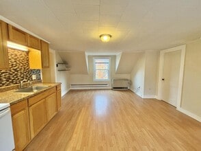 47 Garrison St in Brunswick, ME - Building Photo - Building Photo