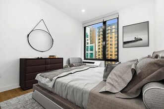 41-32 27th St in Queens, NY - Foto de edificio - Building Photo