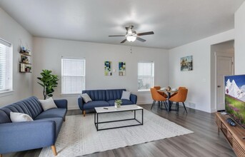 7498 N Hutch Ln in Eagle Mountain, UT - Foto de edificio - Building Photo