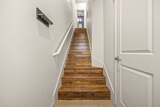 2160 Yakima Ct in Tacoma, WA - Building Photo - Building Photo