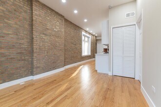 1303 W Flournoy St in Chicago, IL - Building Photo - Building Photo