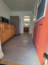 614 Grand Ave, Unit B in South San Francisco, CA - Building Photo - Building Photo