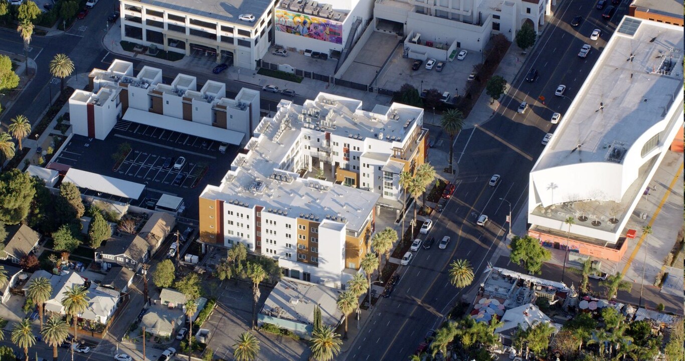 Mission Heritage Plaza in Riverside, CA - Building Photo