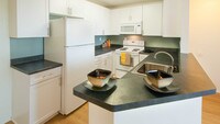 Kitchen - Canyon Ridge Apartamentos in San Diego, California