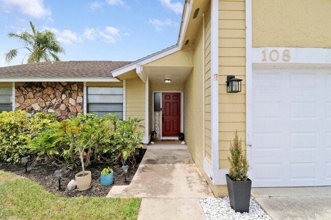 108 Greenbriar Dr in Jupiter, FL - Building Photo - Building Photo