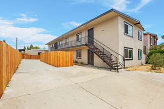 1917 W Myrtle St in Santa Ana, CA - Foto de edificio - Building Photo