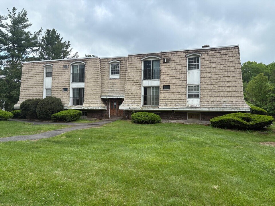 1214 Middle Tpke W, Unit C1 in Manchester, CT - Building Photo