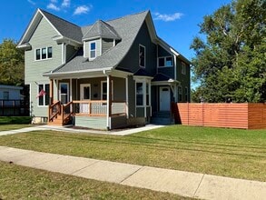 473 E Elm St in Sycamore, IL - Building Photo - Building Photo