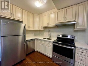 904 Bloor St W in Toronto, ON - Building Photo - Building Photo