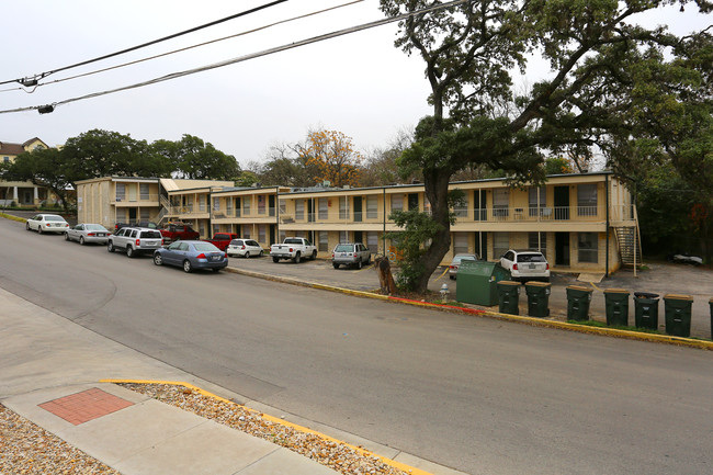 Lindsay Oaks Apartments in San Marcos, TX - Building Photo - Building Photo