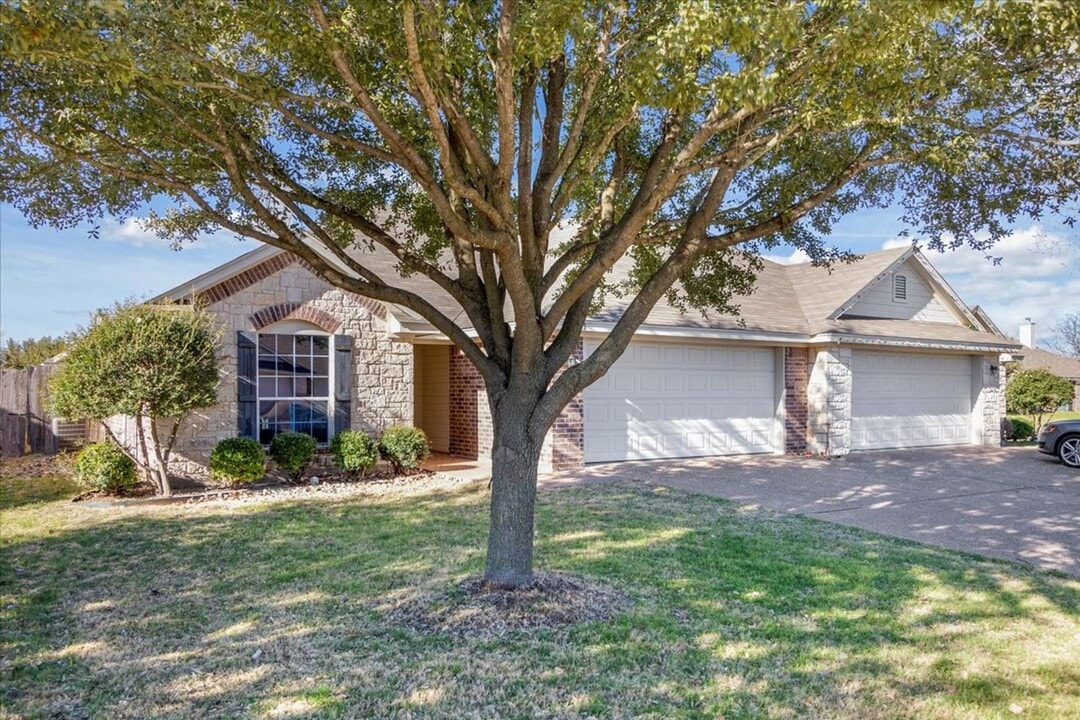 601 Park Hill Cir in Hewitt, TX - Building Photo