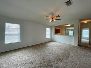 600 Golden Gate Dr in Leander, TX - Foto de edificio - Building Photo