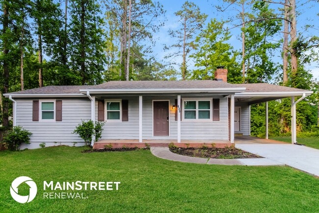 property at 635 Lakeridge Cir SE