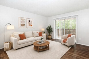 Scenic Pines Apartments in Longview, TX - Building Photo