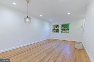 136 S Virginia Ave in Falls Church, VA - Building Photo - Building Photo