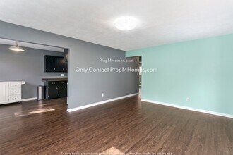 8327 N Hudson St in Portland, OR - Building Photo - Building Photo