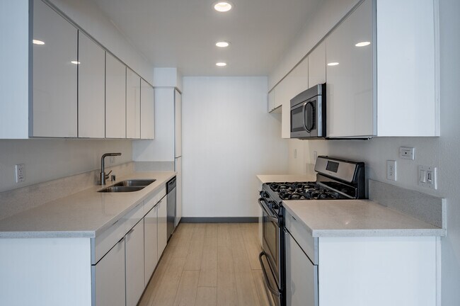Eastside Apartments in Costa Mesa, CA - Building Photo - Interior Photo