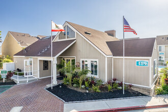 170 Amberway Apartments in Anaheim, CA - Building Photo - Building Photo