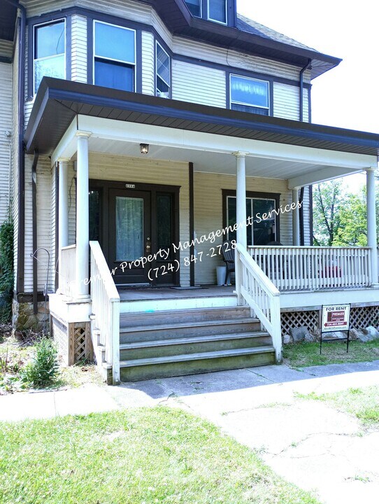 1004 Butler Ave in New Castle, PA - Building Photo