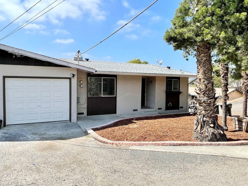 724 Franklin Ln in Vista, CA - Building Photo