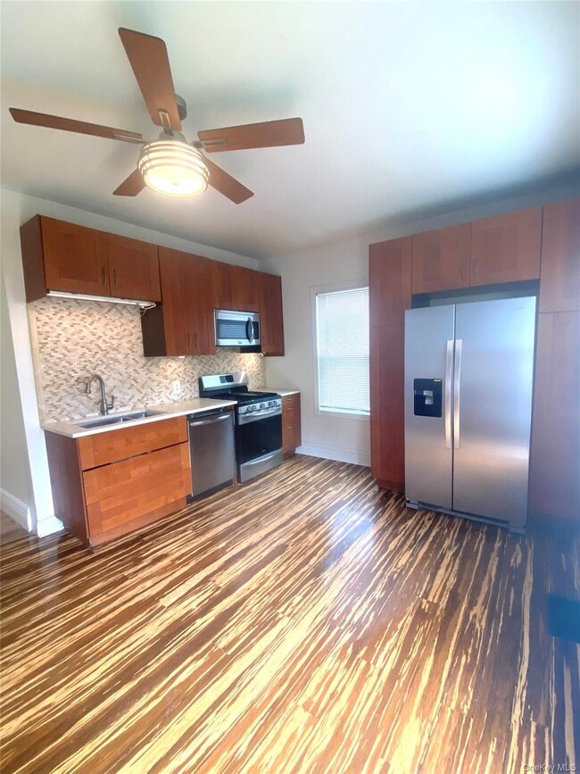 8 Willow St in Beacon, NY - Foto de edificio - Building Photo