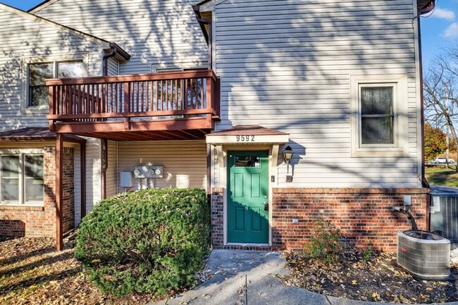 9592 Maple Way in Indianapolis, IN - Foto de edificio - Building Photo