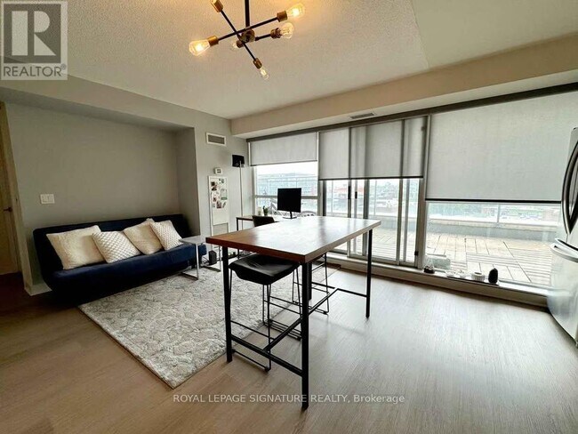 100 Western Battery Rd in Toronto, ON - Building Photo - Building Photo