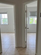 10242 NW 7th St in Miami, FL - Building Photo - Building Photo