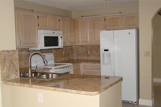 2784 Oakleigh Ln in Davie, FL - Building Photo - Building Photo