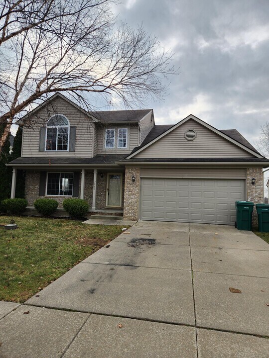 7862 Greene Farm Dr in Ypsilanti, MI - Building Photo