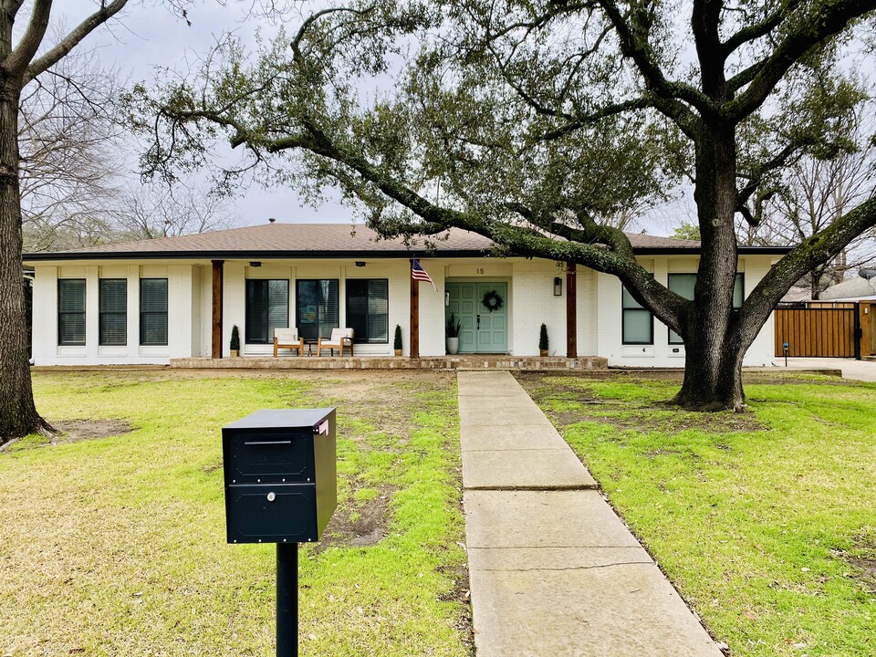 15 Legend Rd in Benbrook, TX - Building Photo