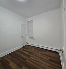 41 Wallis Ave in Jersey City, NJ - Building Photo - Building Photo