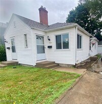 1093 N Main St in Akron, OH - Building Photo