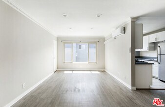 925 N Curson Ave in West Hollywood, CA - Building Photo - Building Photo