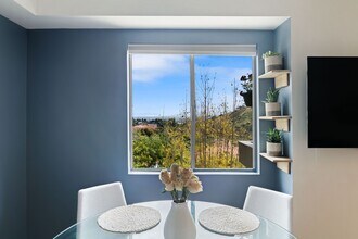2700 Cahuenga Blvd in Los Angeles, CA - Building Photo - Building Photo