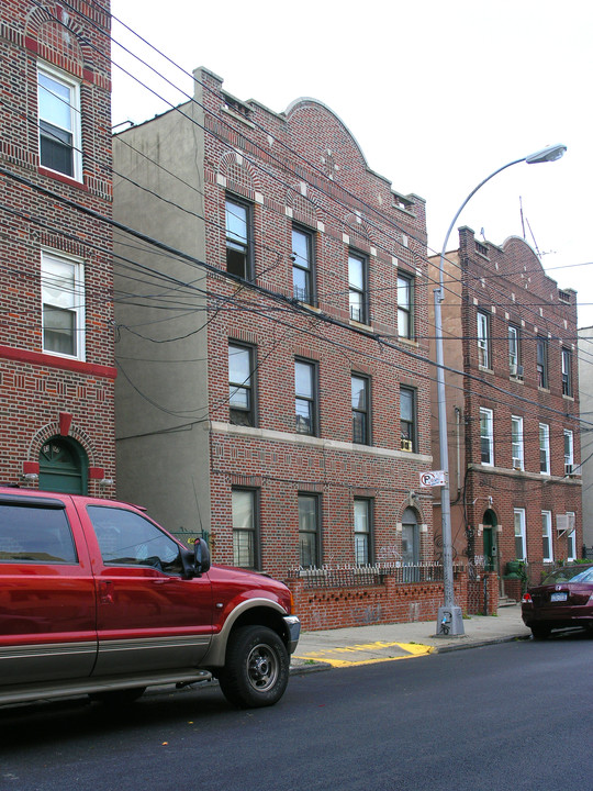 1357 Teller Ave in Bronx, NY - Foto de edificio