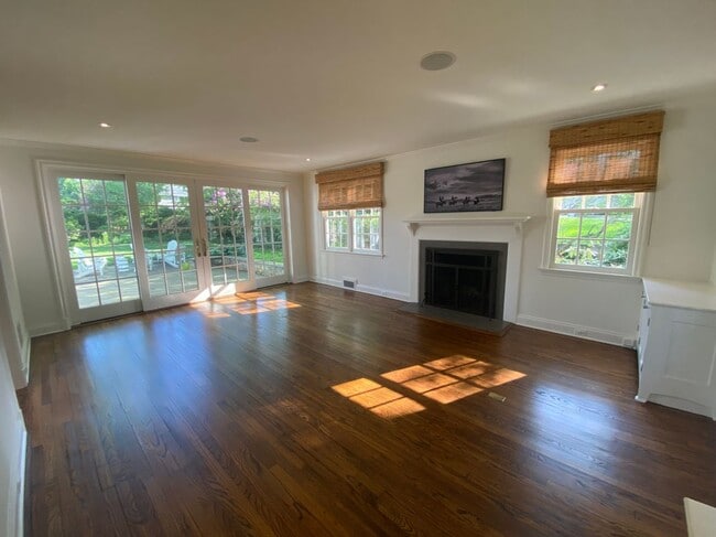 51 Hawthorne Rd in New Canaan, CT - Building Photo - Building Photo