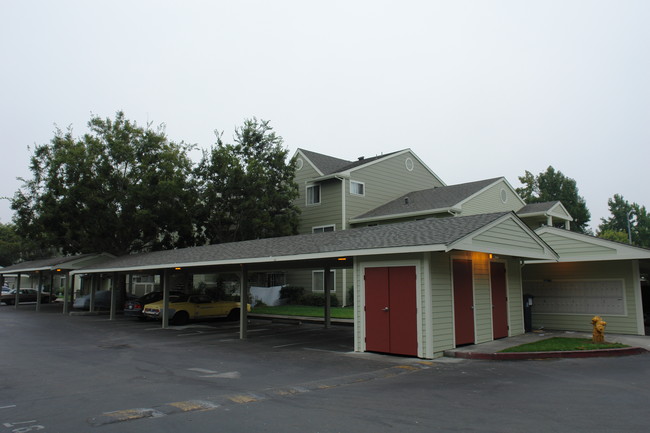 Eden Baywood Apartments in Fremont, CA - Foto de edificio - Building Photo