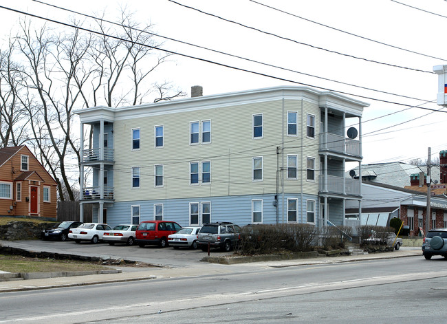 262-264 S Main St in Woonsocket, RI - Foto de edificio - Building Photo