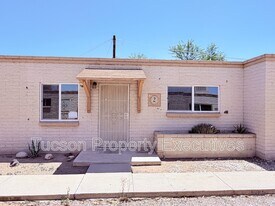 319 E Blacklidge Dr in Tucson, AZ - Building Photo