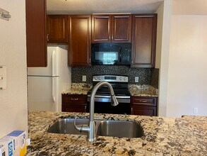 8821 Manor Loop, Unit 201 in Lakewood Ranch, FL - Building Photo - Building Photo