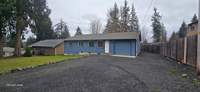 2261 E Crestview Dr in Shelton, WA - Building Photo - Building Photo