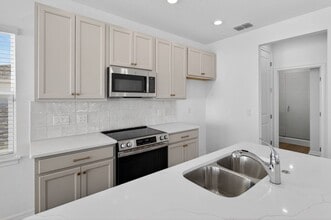 2926 Sailhouse Dr in St. Cloud, FL - Foto de edificio - Building Photo