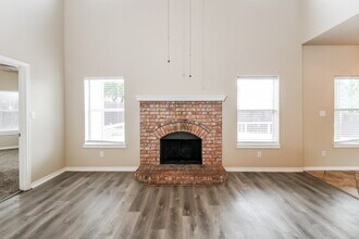 2405 Creekwood in Corinth, TX - Foto de edificio - Building Photo