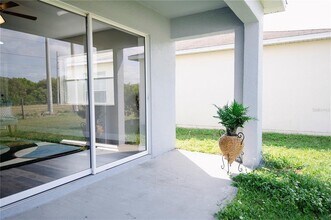 8002 Carriage Pointe Dr in Gibsonton, FL - Building Photo - Building Photo