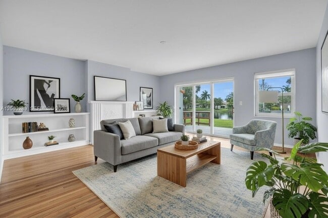 392 Payne Dr in Miami Springs, FL - Building Photo - Building Photo