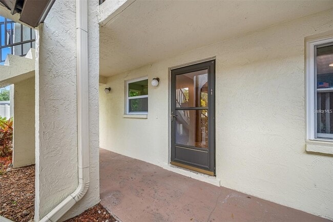 1100 E Bay Dr, Unit 82 in Largo, FL - Building Photo - Building Photo