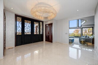 25 Edgewater Ln in Great Neck, NY - Building Photo - Building Photo