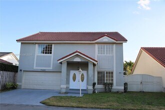 7928 NW 190th Ln in Hialeah, FL - Building Photo - Building Photo