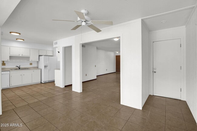 10137 Willowcreek Cir in Sun City, AZ - Building Photo - Building Photo